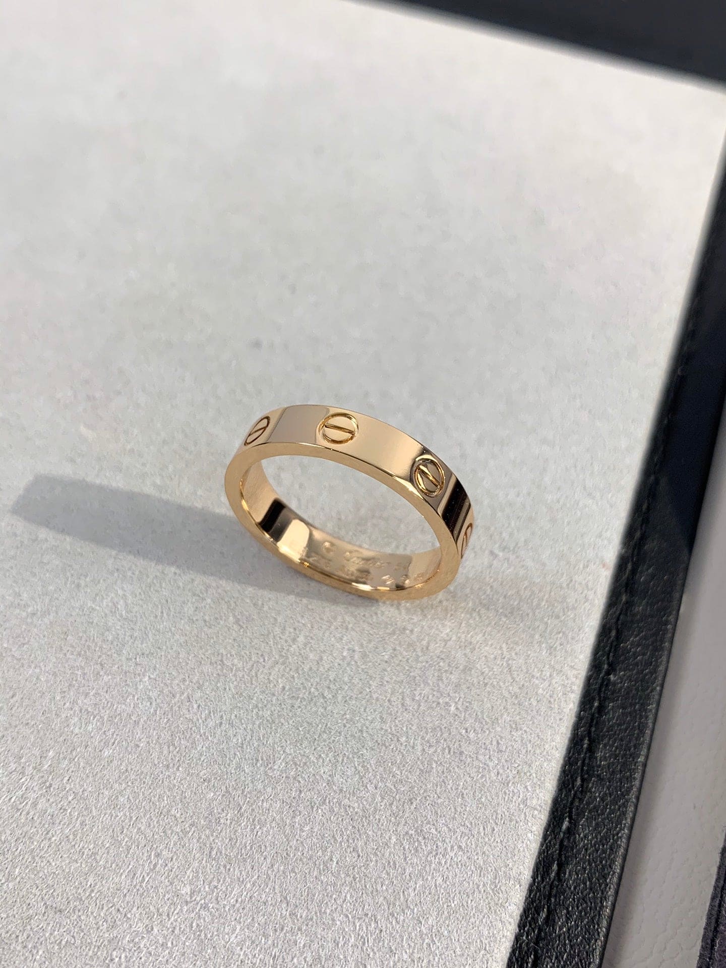 Noble Love Wedding 4mm Ring