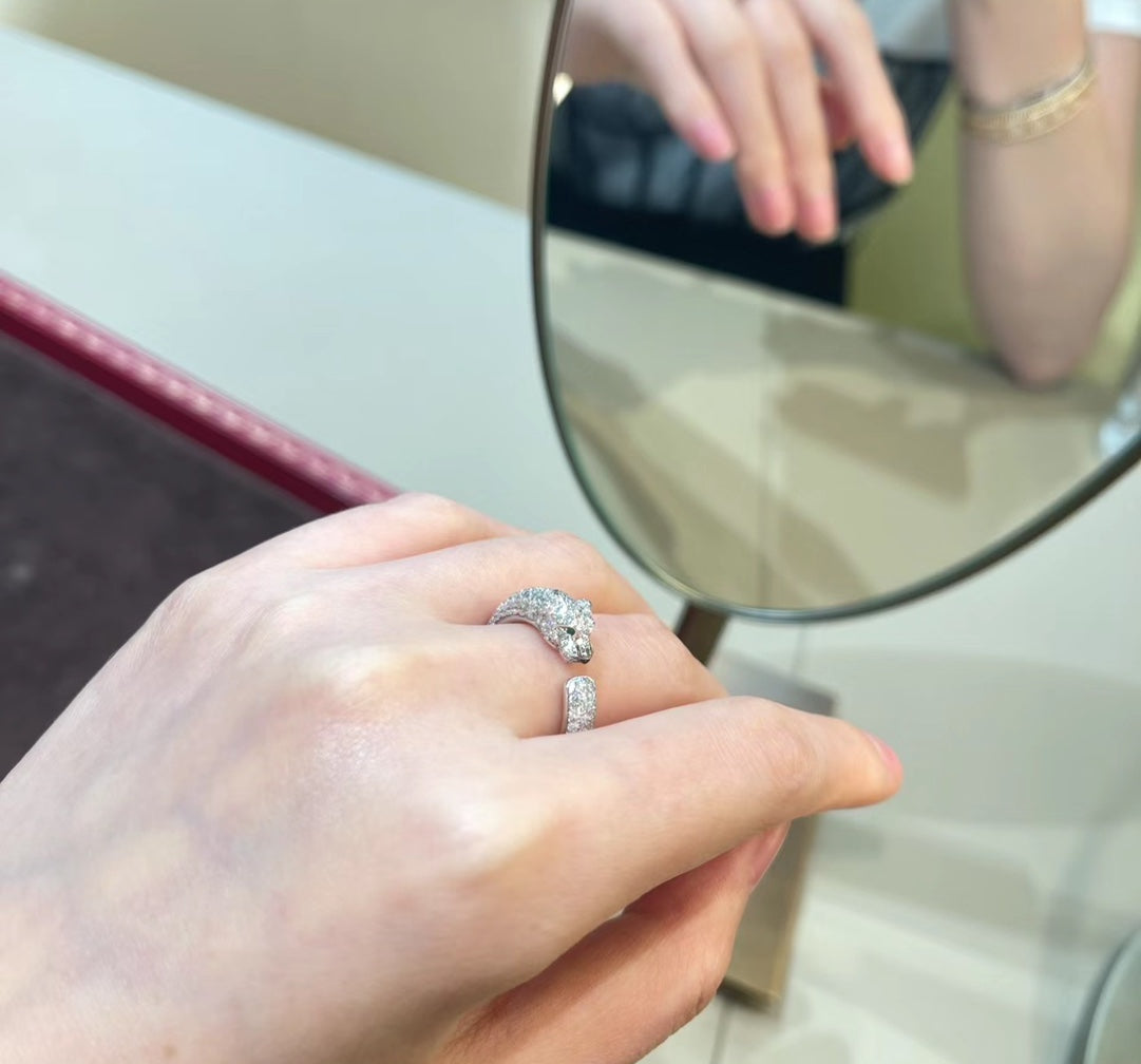 Noble Panthère De Diamond Ring