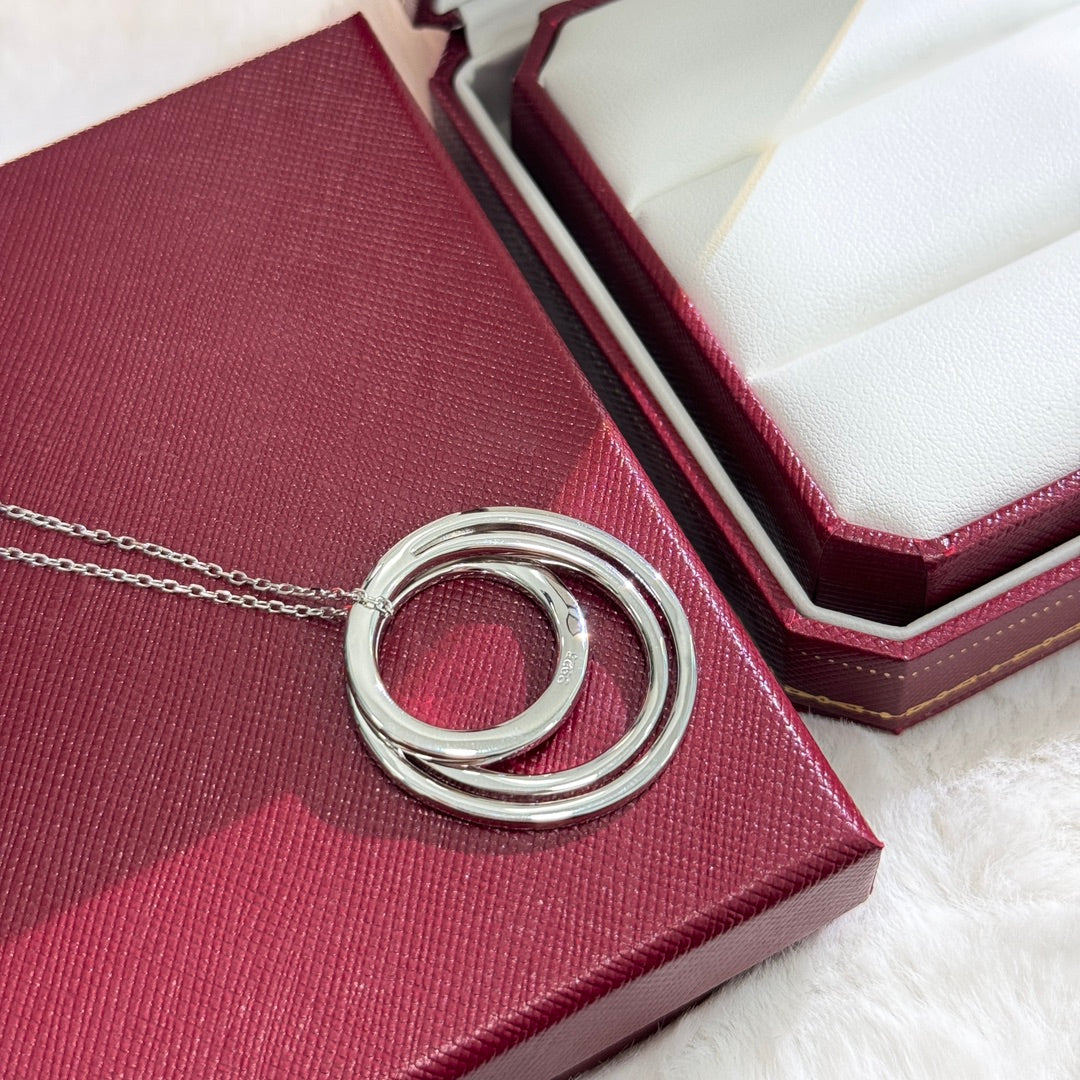 Noble Etincelle De Necklace