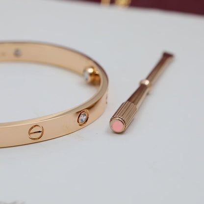 Noble 4 Diamonds Love Bracelet