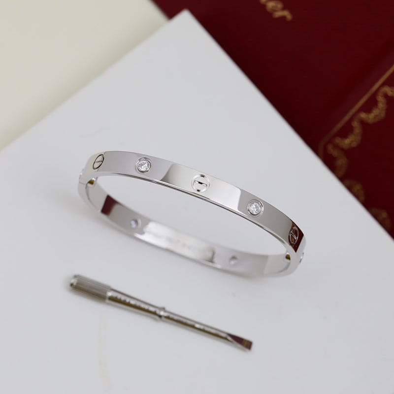 Noble 4 Diamonds Love Bracelet
