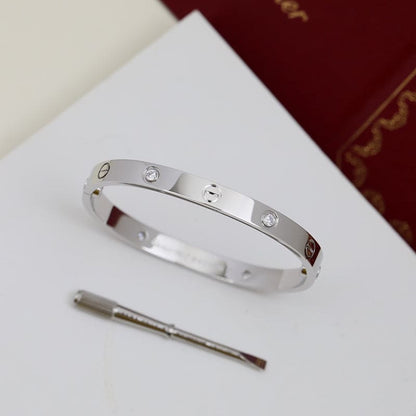 Noble 4 Diamonds Love Bracelet