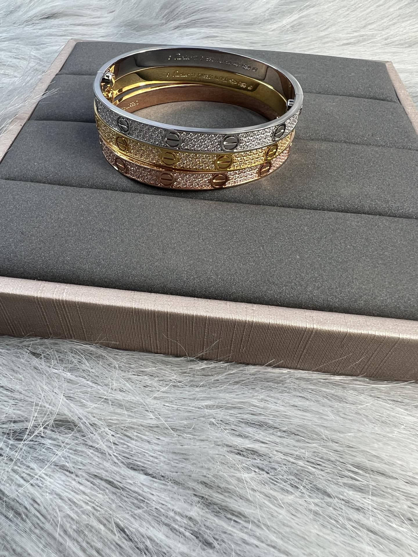 Noble Love Pave Diamonds Bracelet