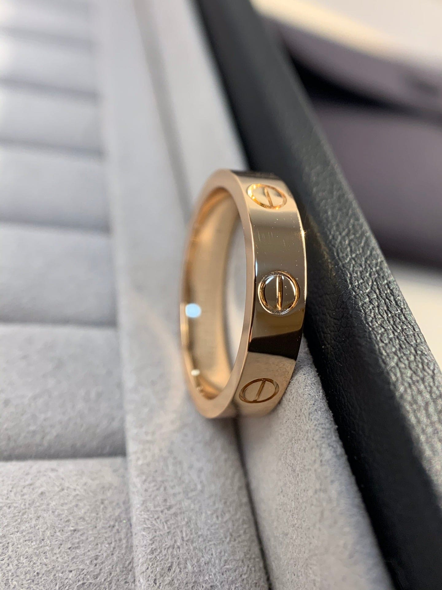 Noble Love Wedding 4mm Ring