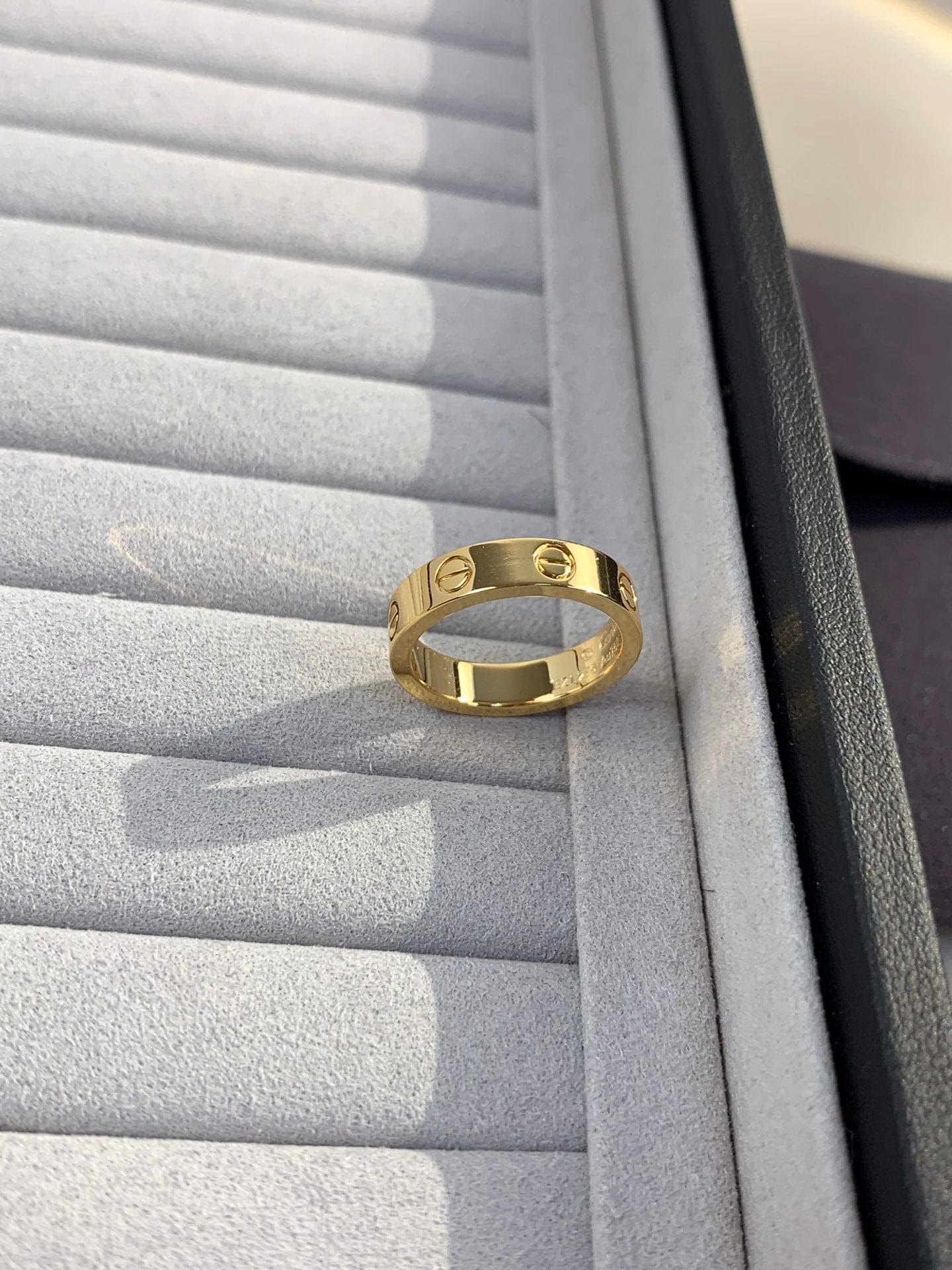Noble Love Wedding 4mm Ring