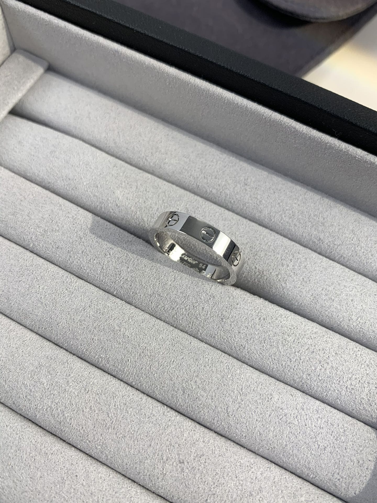 Noble Love Wedding 4mm Ring