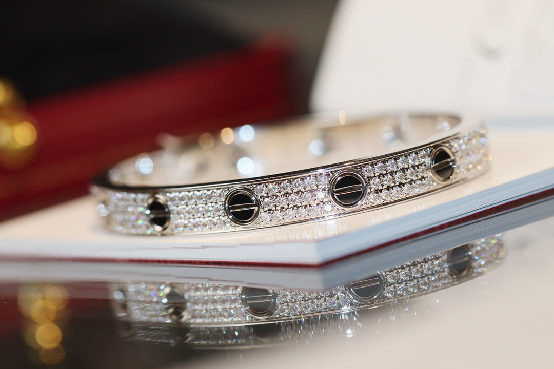 Noble Diamond-paved Ceramic  Love Bracelet