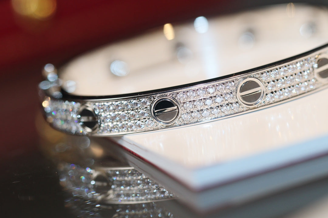 Noble Diamond-paved Ceramic  Love Bracelet