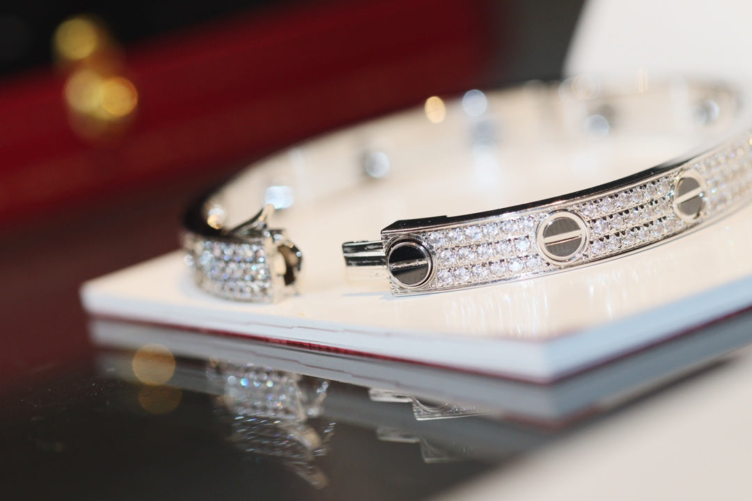 Noble Diamond-paved Ceramic  Love Bracelet