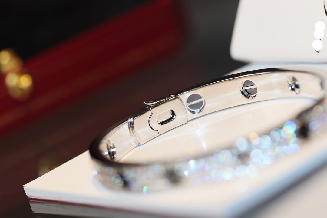 Noble Diamond-paved Ceramic  Love Bracelet