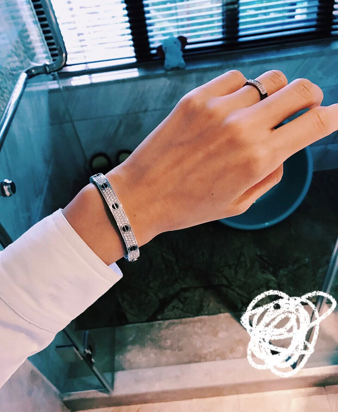 Noble Diamond-paved Ceramic  Love Bracelet