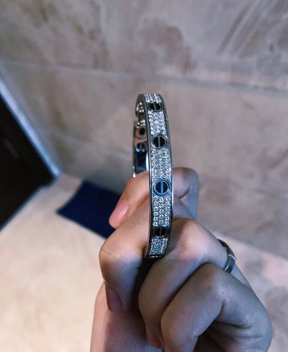 Noble Diamond-paved Ceramic  Love Bracelet