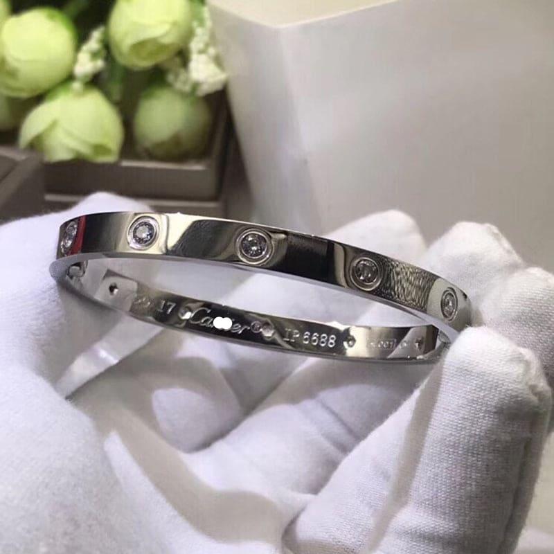 Noble Ten Diamonds Love Bracelet
