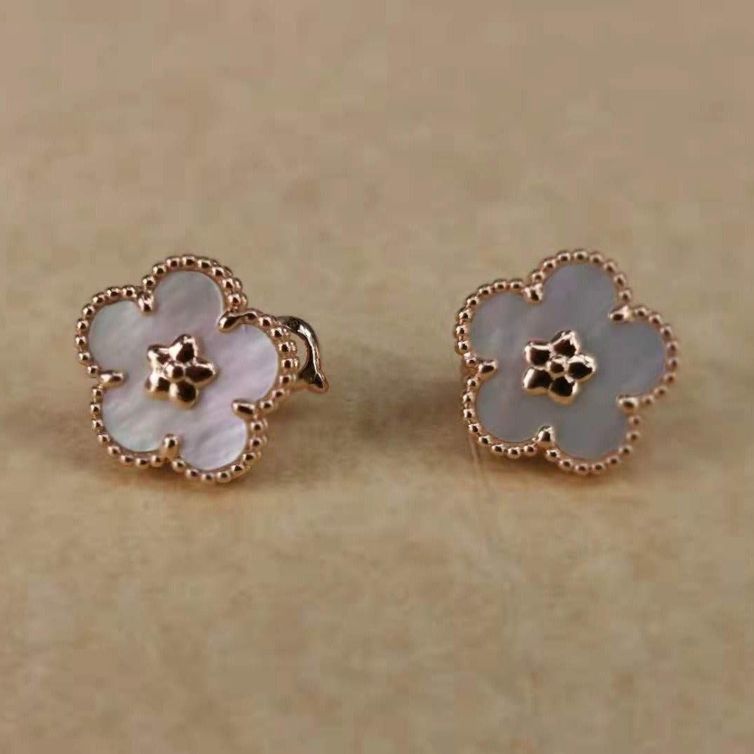 Noble Lucky Spring White Blossom Roes Gold Earrings