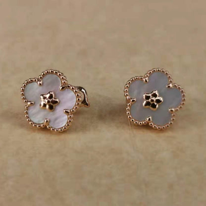 Noble Lucky Spring White Blossom Roes Gold Earrings