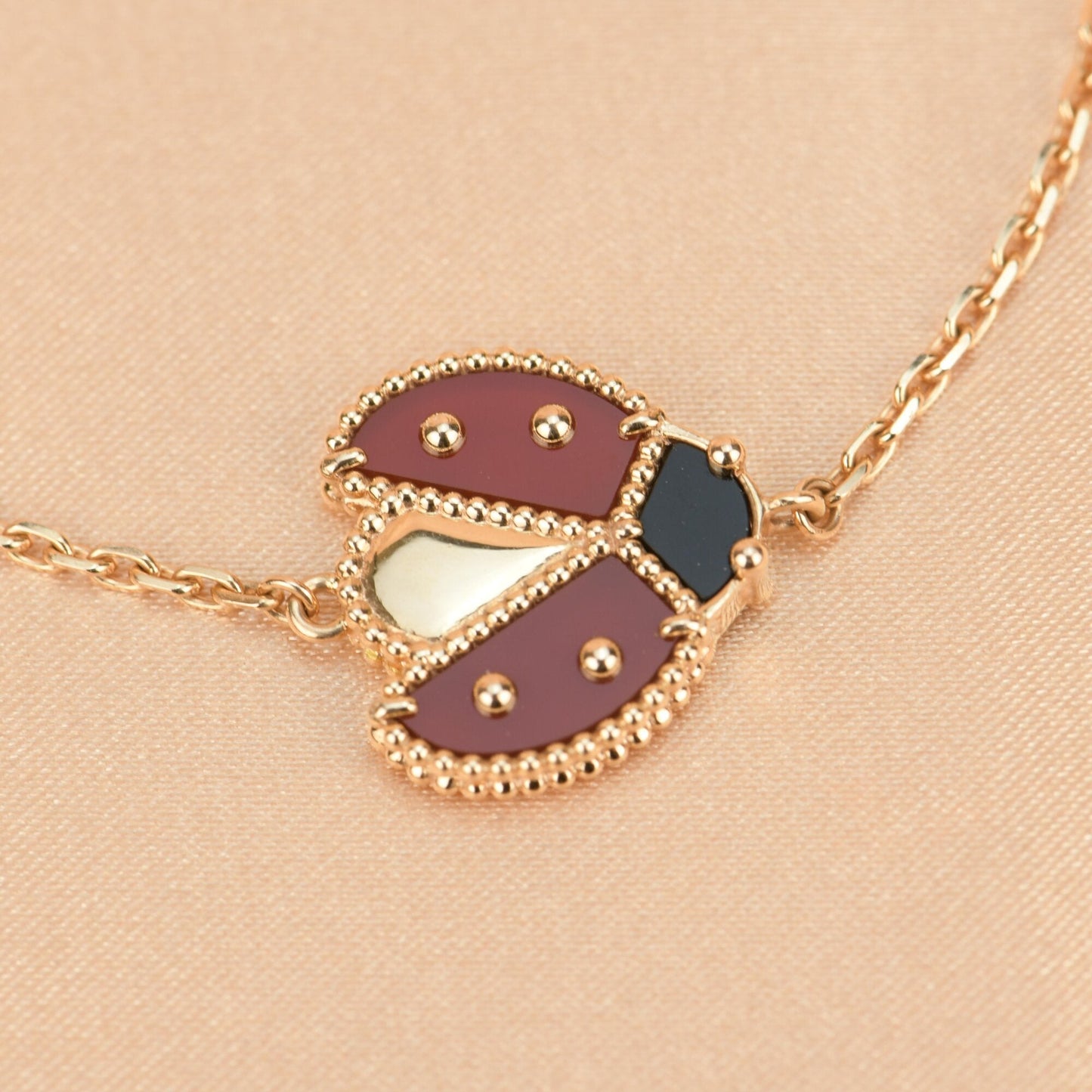 Noble Lucky Spring Open Wings Bug Rose Gold Bracelet