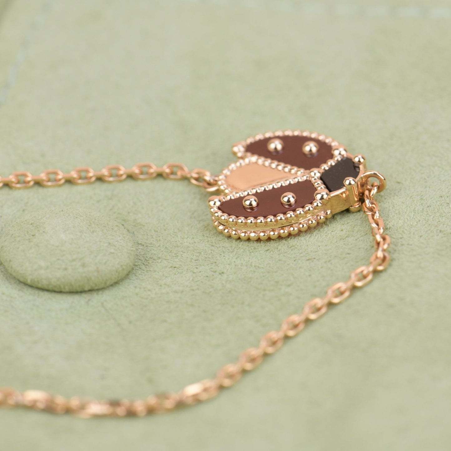 Noble Lucky Spring Open Wings Bug Rose Gold Bracelet