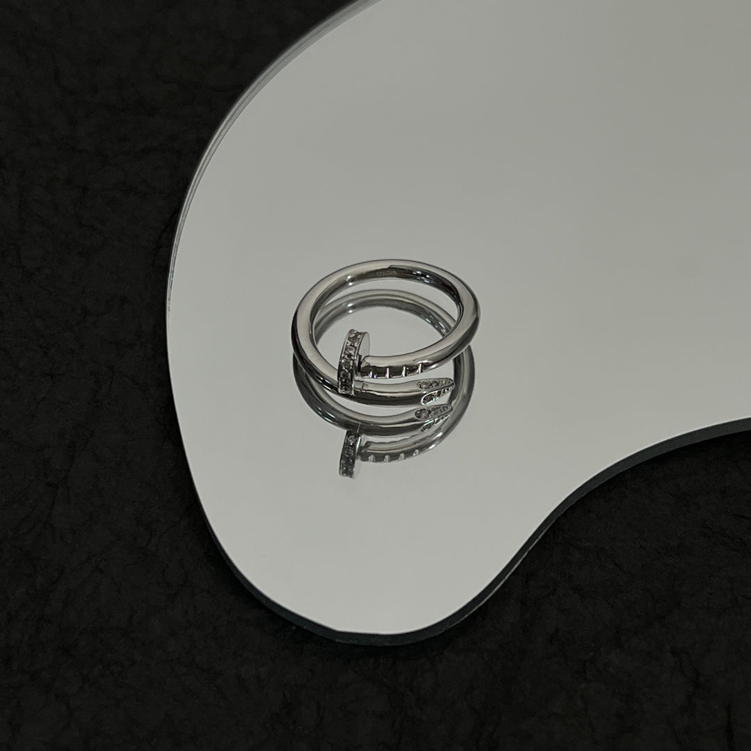 Noble Juste Un Clou Diamonds Ring