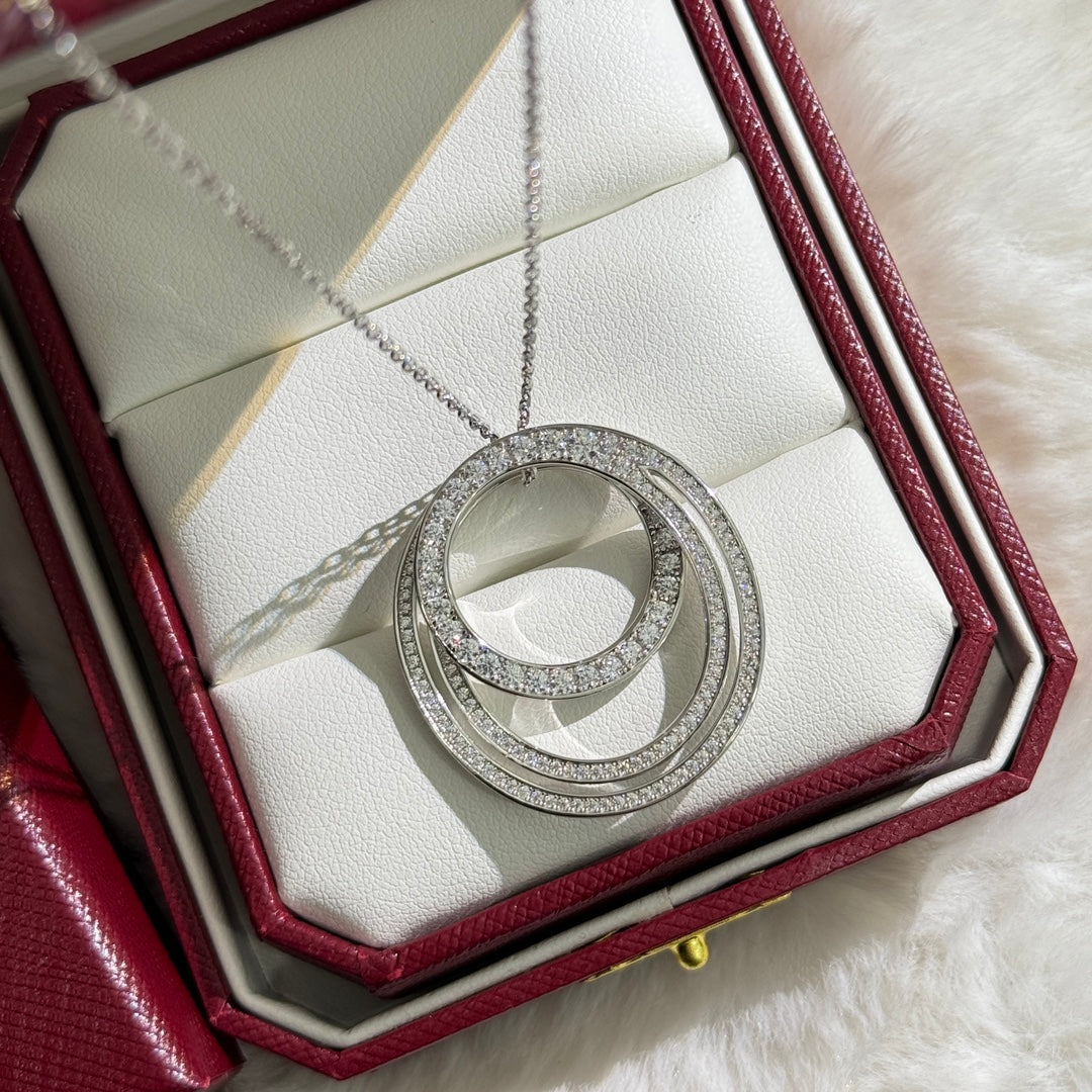 Noble Etincelle De Necklace
