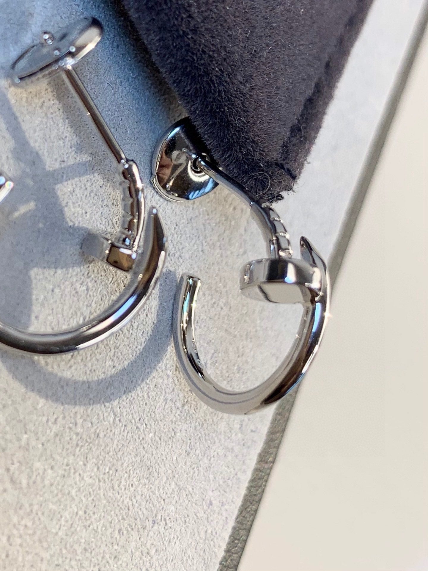 Noble Juste Un Clou Earrings