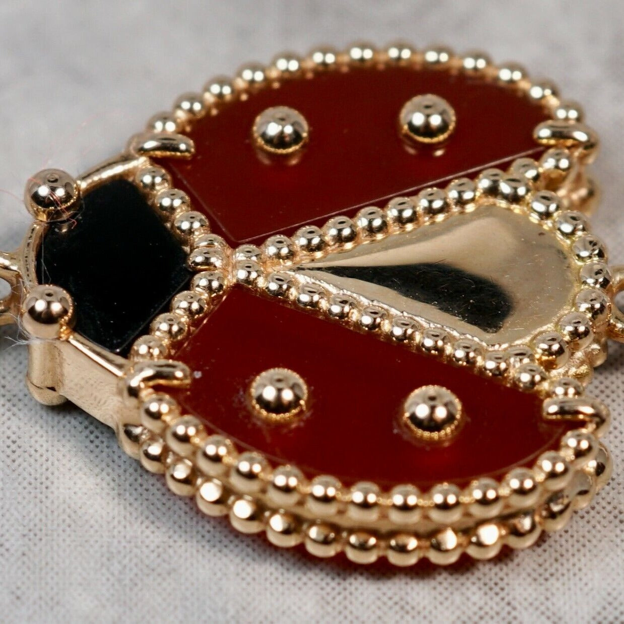 Noble Lucky Spring Open Wings Bug Rose Gold Bracelet