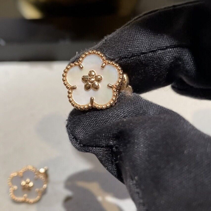 Noble Lucky Spring White Blossom Roes Gold Earrings