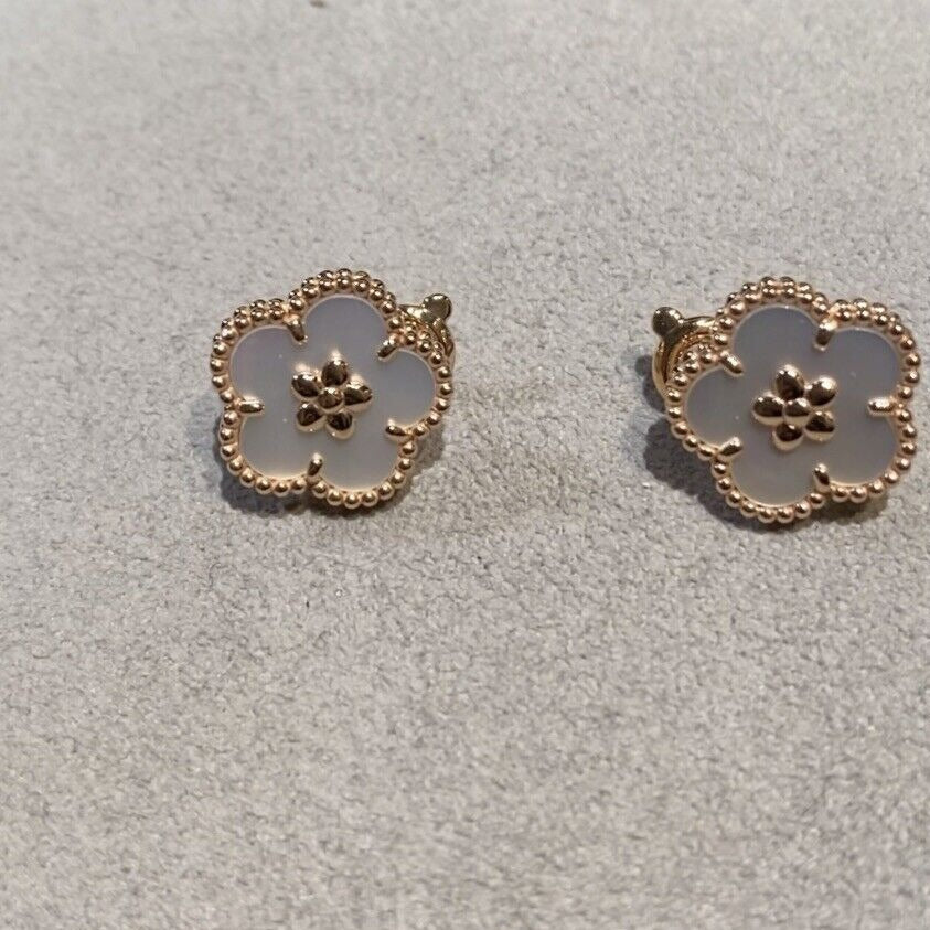Noble Lucky Spring White Blossom Roes Gold Earrings
